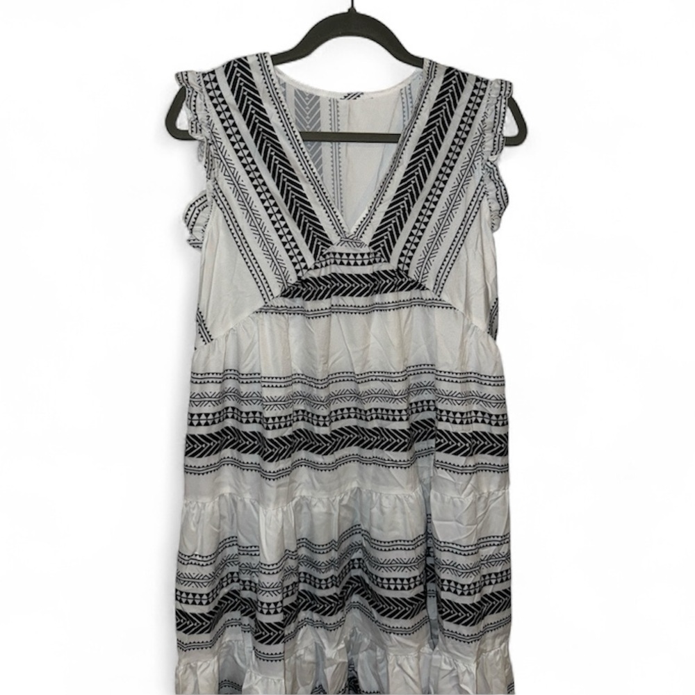 Cupshe Black and White Geometric Midi Dress - Picture 3 of 5